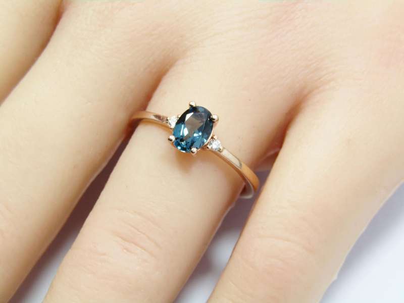Stunning! 9CT Rose Gold, London Blue Topaz & Diamond Ring