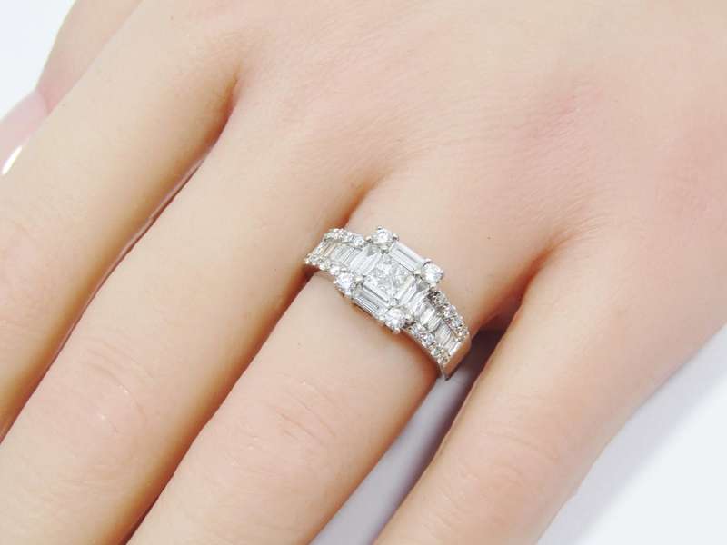 Exquisite! Sparkling 1.1CTW Diamond Ring in 9CT White Gold