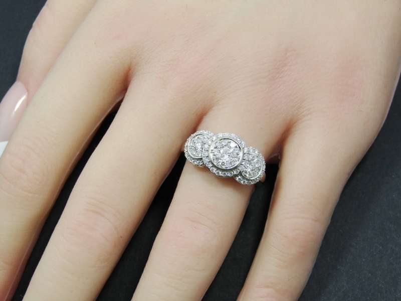 Exquisite! 18CT White Gold & 1CTW Diamond Ring