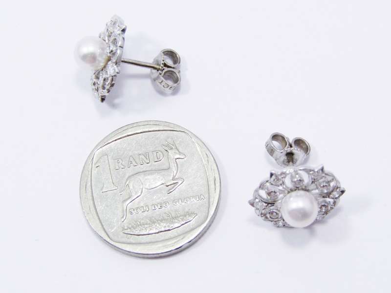 Stunning!  Art Deco Style 18CT White Gold, Pearl & Diamond Earrings