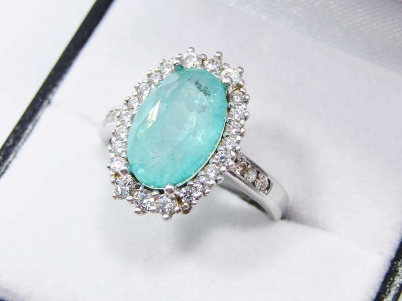 Beautiful Sterling Silver Ring with a Soude Emerald