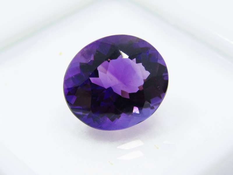 Lovely 5.5CT Amethyst, Oval Faceted Gemstone