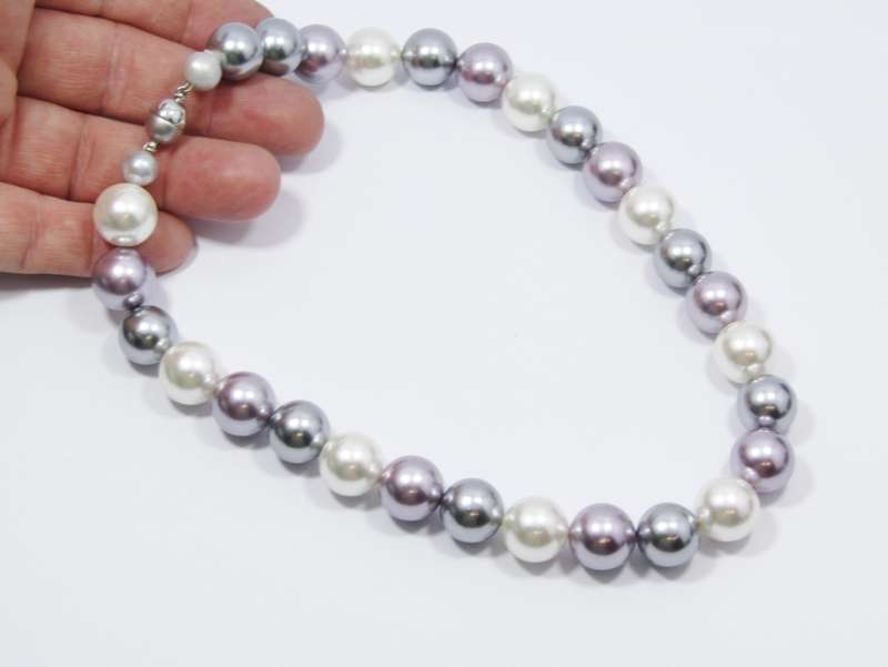 A Gorgeous Silver Tone Shell Pastel Pearl Necklace