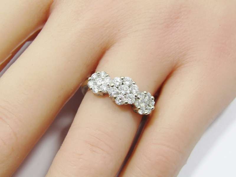 Exquisite! 18CT White Gold & 0.86ctw Diamond Ring