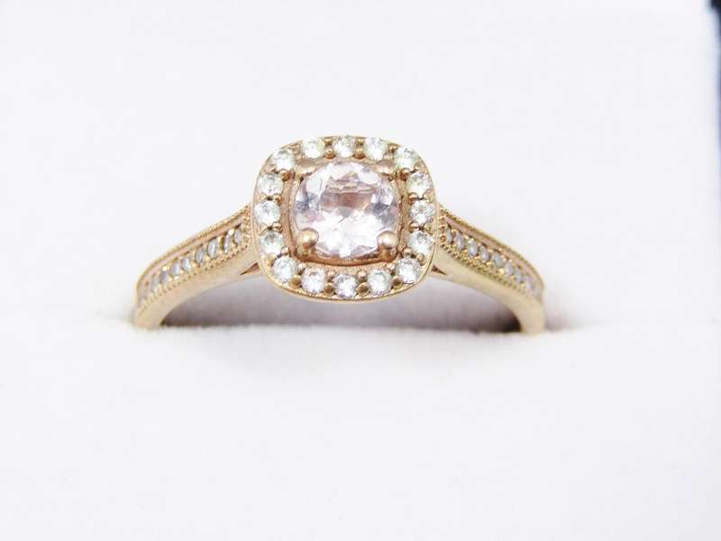 Beautiful! 9CT Rose Gold & 0.75CT Morganite & Diamond Ring