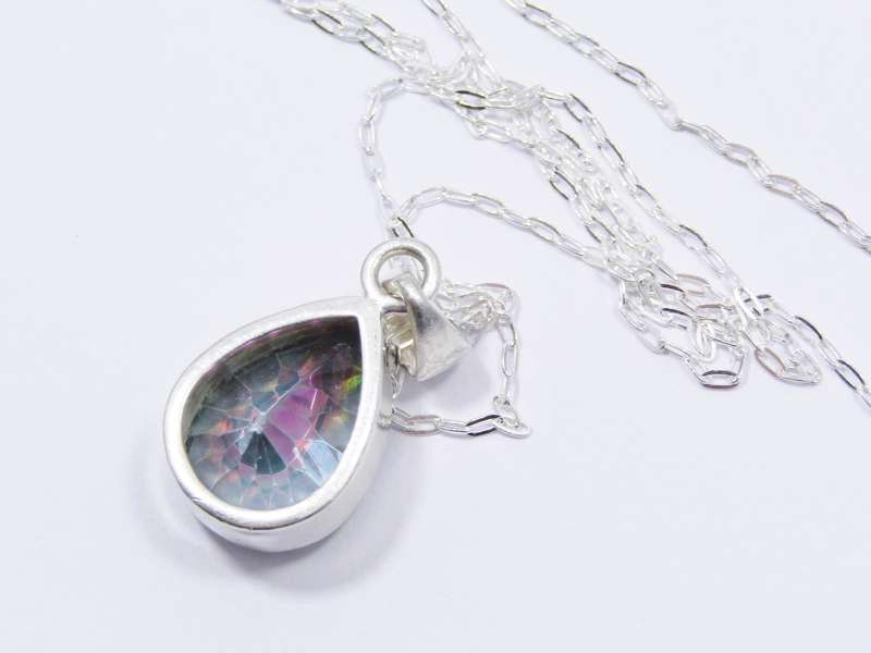 A Very Pretty Mystic Topaz Pendant on Chain in Sterling Silver.