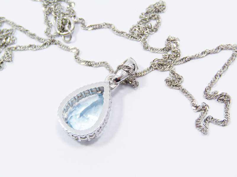 Stunning! 14ct White Gold, Aquamarine & Diamond Necklace