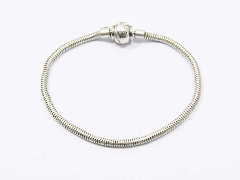 Lovely "Donna Mia" Sterling Silver Charm Bracelet