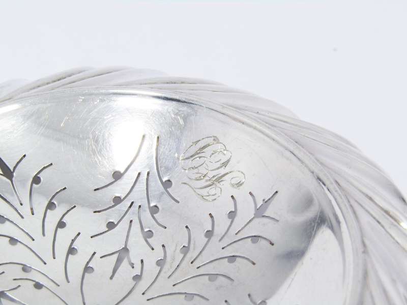 Lovely Antique (c1905) Hallmarked Silver Tea Strainer
