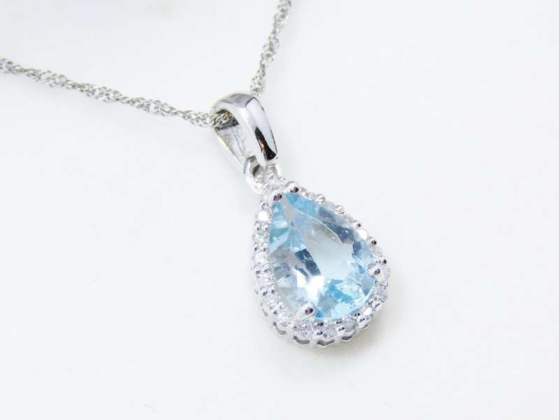 Stunning! 14ct White Gold, Aquamarine & Diamond Necklace