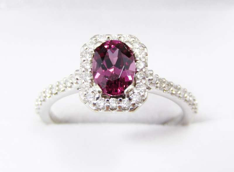 Stunning! 18CT White Gold, Rhodolite & Diamond Ring