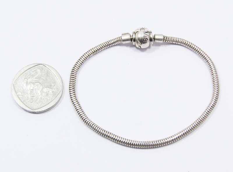 Lovely "Donna Mia" Sterling Silver Charm Bracelet