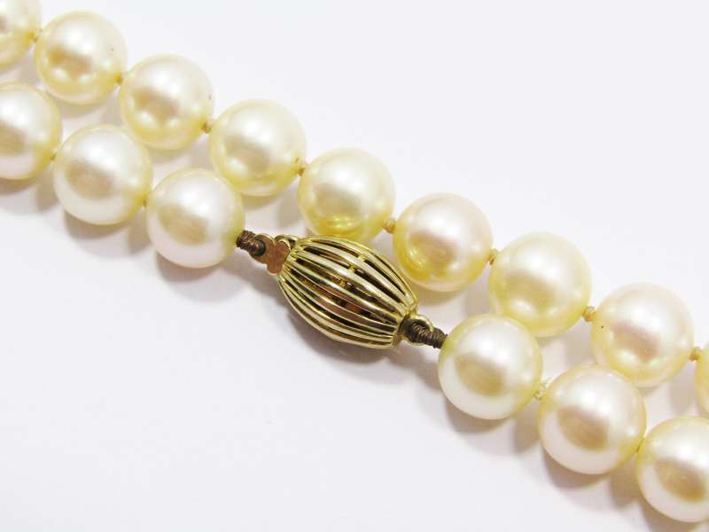 Exquisite! Vintage Pearl Necklace with Gold Clasp