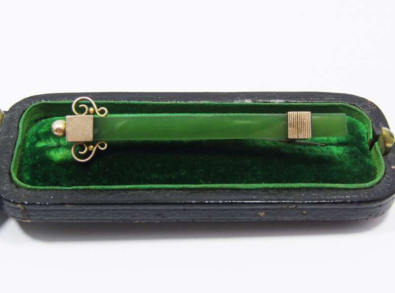 Stunning! Antique 9CT Gold & Jade Brooch