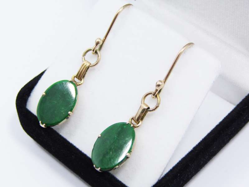 Beautiful, Vintage Pair of 9CT Gold & Jade Earrings