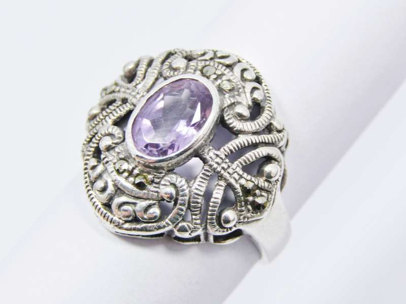 A Beautiful Chunky Vintage Design Amethyst Ring in Sterling Silver.