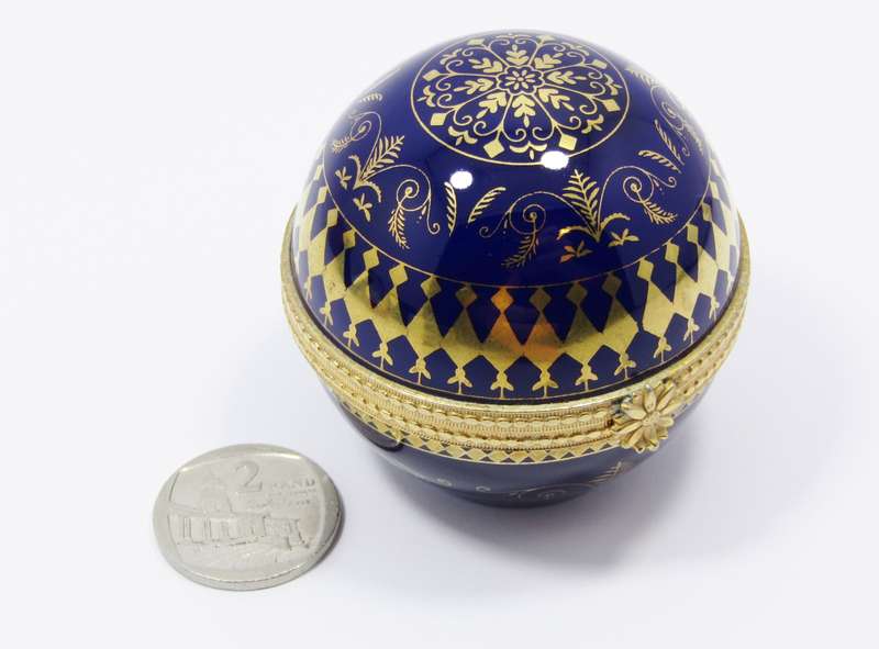 A Beautiful Cobalt Blue and Gold Estee Lauder Porcelain round Keepsake Box