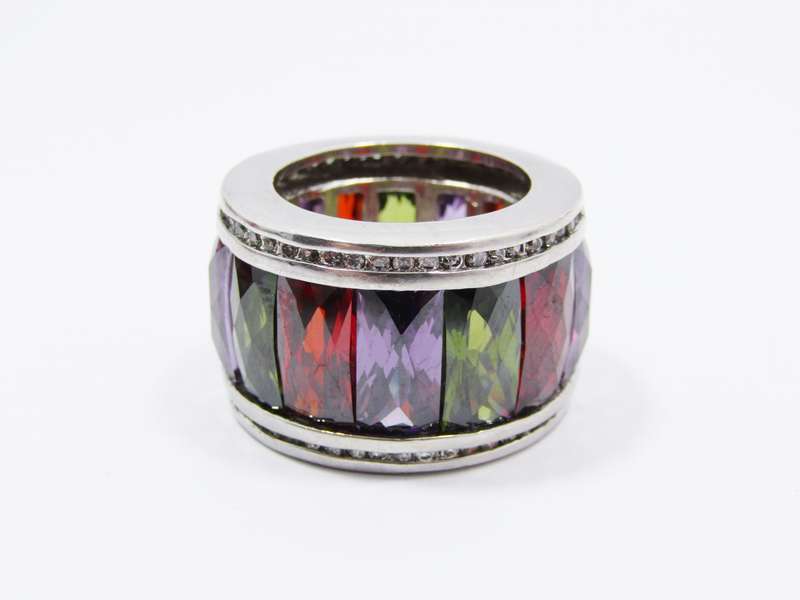 Chunky Costume Jewellery Ring with Faceted Stones
