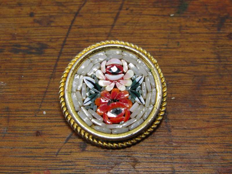 A Gorgeous gold Tone  Micro Mosaic brooch  R795     A Gorgeous gold Tone  Micro Mosaic brooch