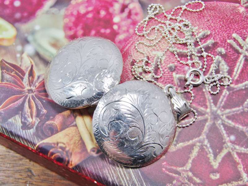 A Lovely Medium Size Engraved Locket on Chain in Sterling Silver.