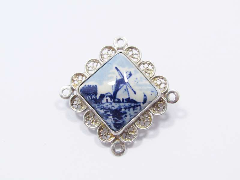 Lovely Dainty Delft Brooch in Silver