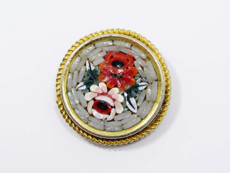 A Gorgeous gold Tone  Micro Mosaic brooch  R795     A Gorgeous gold Tone  Micro Mosaic brooch