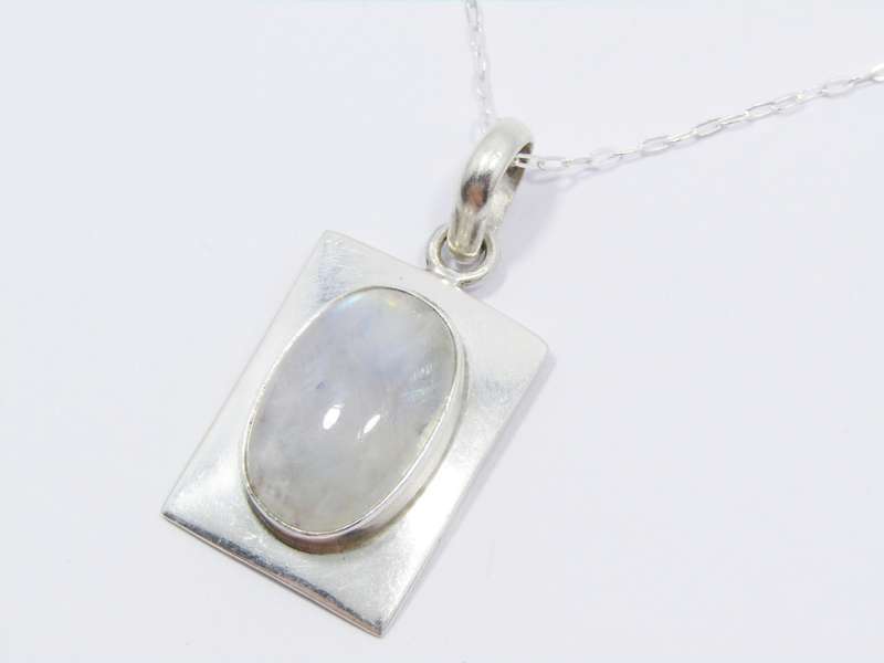 A Lovely Large Moonstone Pendant on Chain in Sterling Silver.