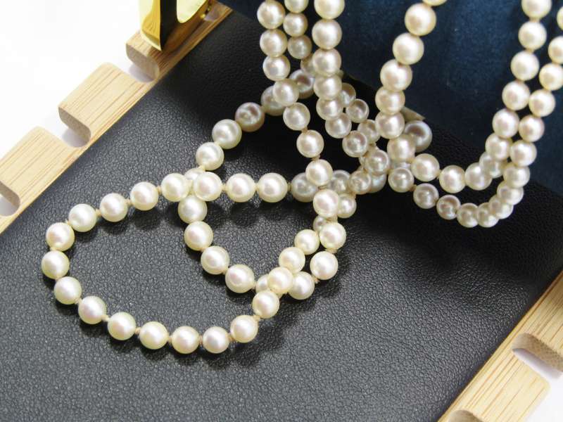 Beautiful Vintage Long Graduated Cultured Pearl Necklace