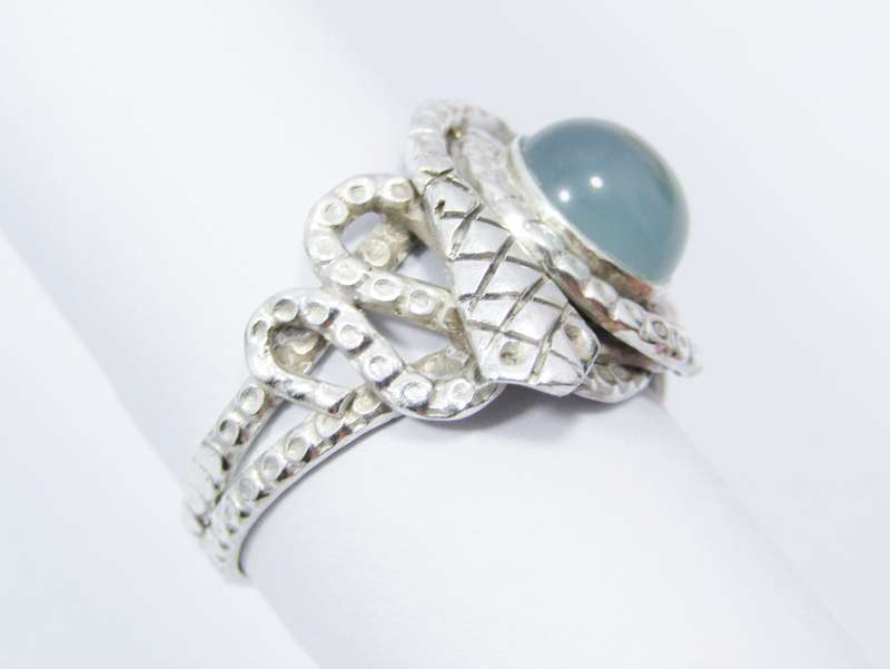 A Lovely Detailed Snake Ring With a Chalcedony Stone Ring in Sterling Silver.