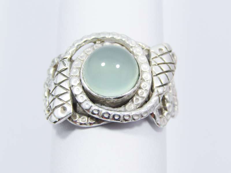 A Lovely Detailed Snake Ring With a Chalcedony Stone Ring in Sterling Silver.