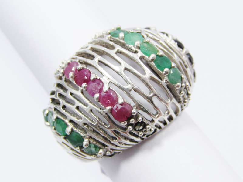 A Gorgeous Filigree Domed Ring Set With Opaque Gemstones in Sterling Silver.