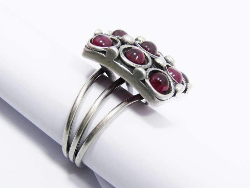 A Gorgeous Chunky Ring set With Cabochon Garnets in Sterling Silver.