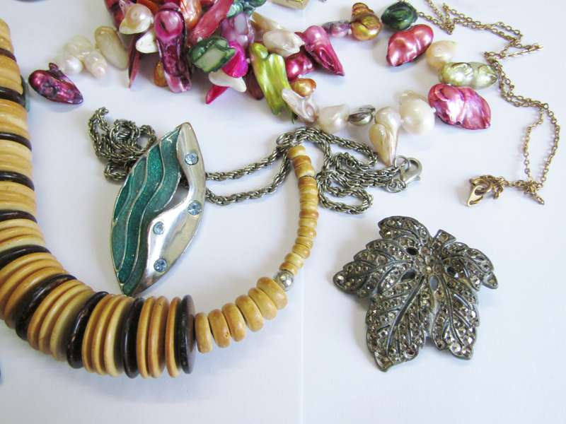 Lovely Costume Jewellery Lot in Good Condition
