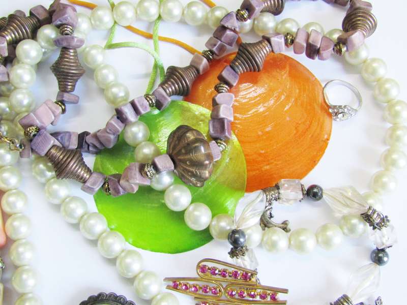 Lovely Costume Jewellery Lot in Good Condition