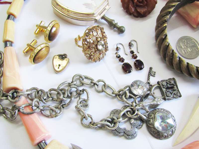Lovely Costume Jewellery Lot in Good Condition