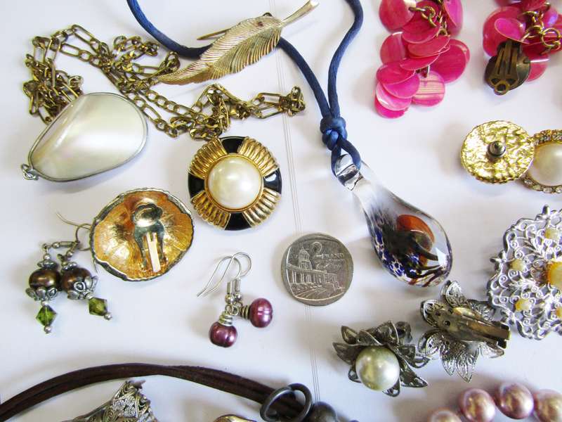 Lovely Costume Jewellery Lot in Good Condition