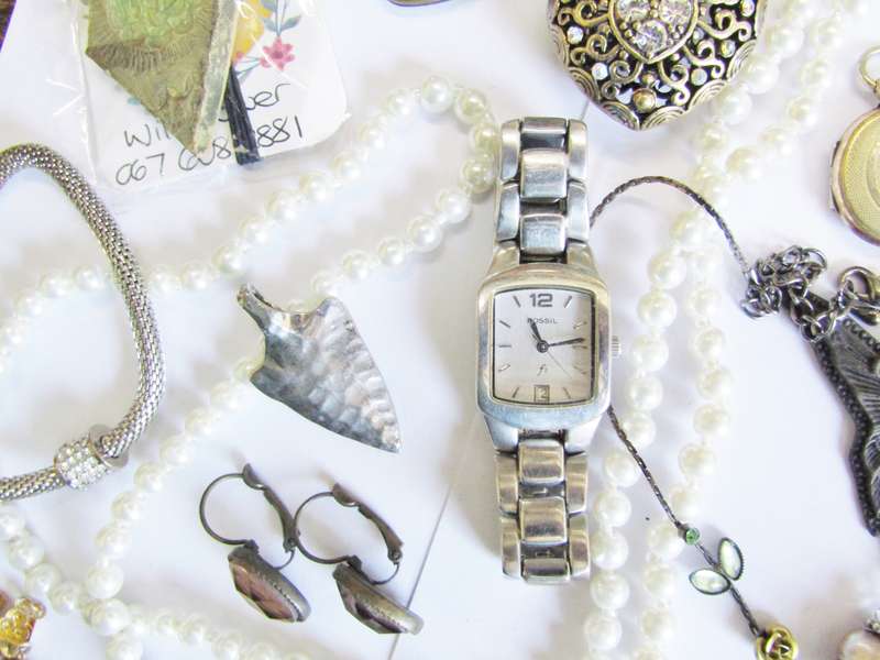 Lovely Costume Jewellery Lot in Good Condition