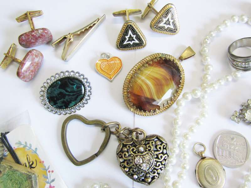 Lovely Costume Jewellery Lot in Good Condition