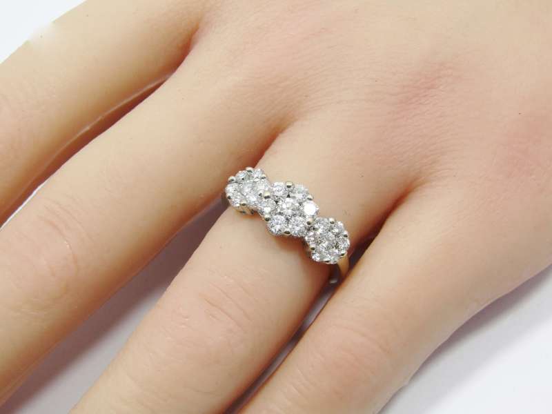Exquisite! 18CT White Gold & 0.86ctw Diamond Ring