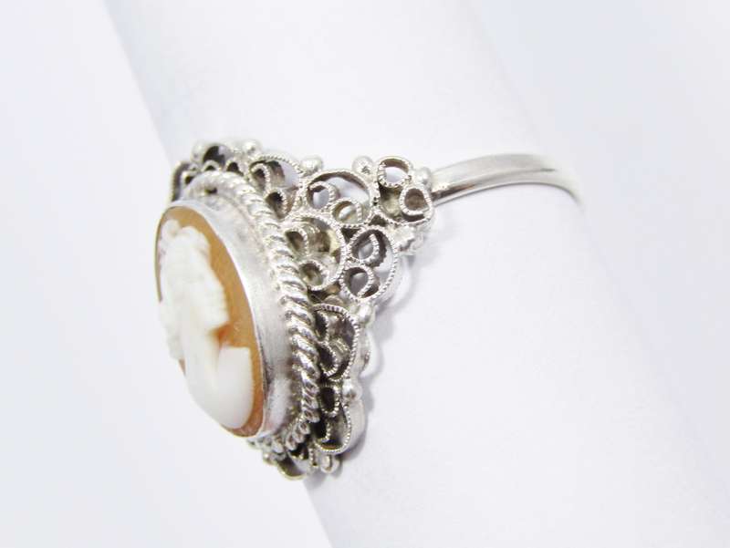 A Very Pretty Filigree Design Cameo Ring in 800 Silver.