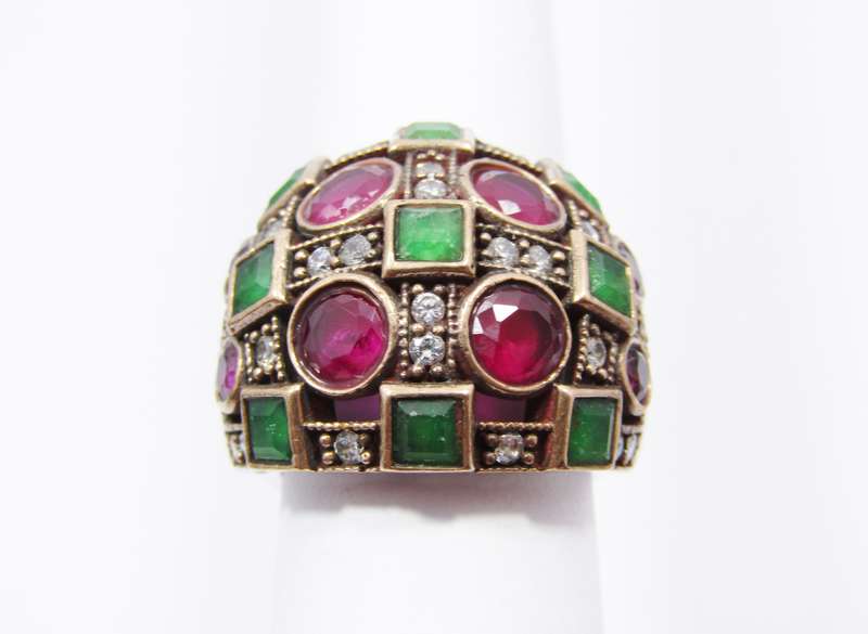 A Gorgeous Chunky Two Tone Ring With Synthetic Stones Ring in Sterling Silver.