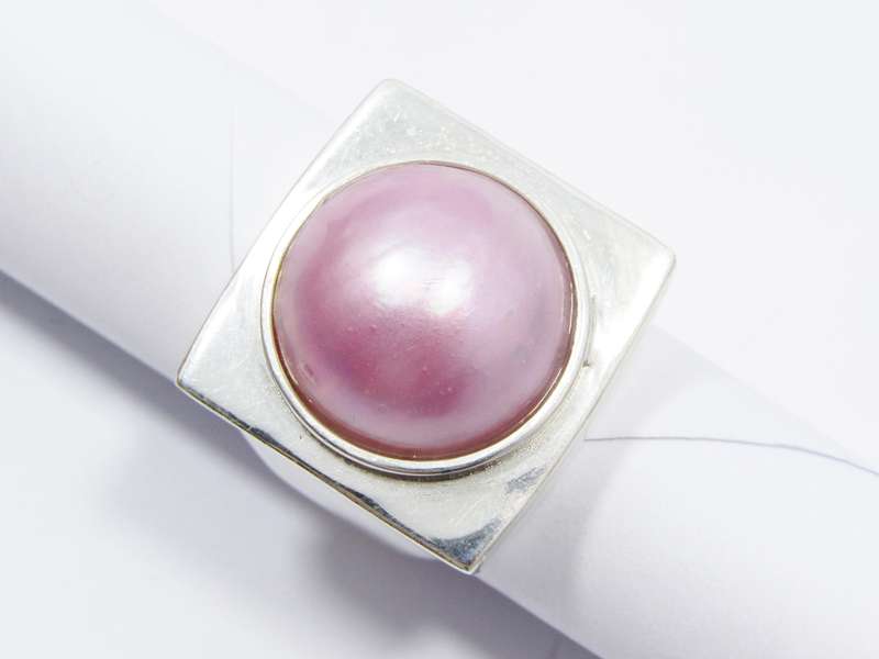 A Beautiful Chunky Pink Mabe Pearl Ring in Sterling Silver.