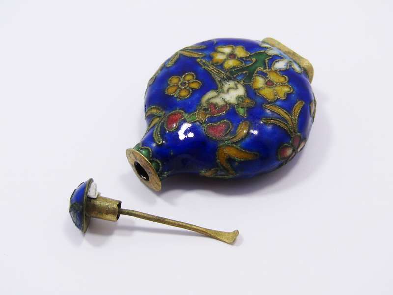 A Beautiful Vintage Floral Cloisonne Snuff Bottle