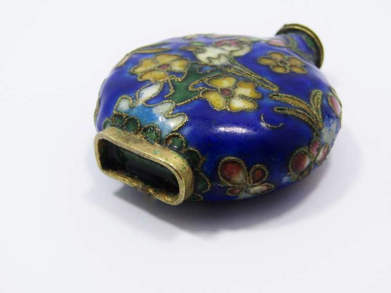 A Beautiful Vintage Floral Cloisonne Snuff Bottle