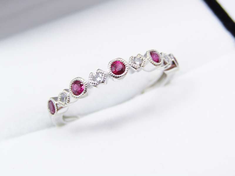 Beautiful! Browns Jewellers 14CT White Gold, Ruby & Diamond Ring