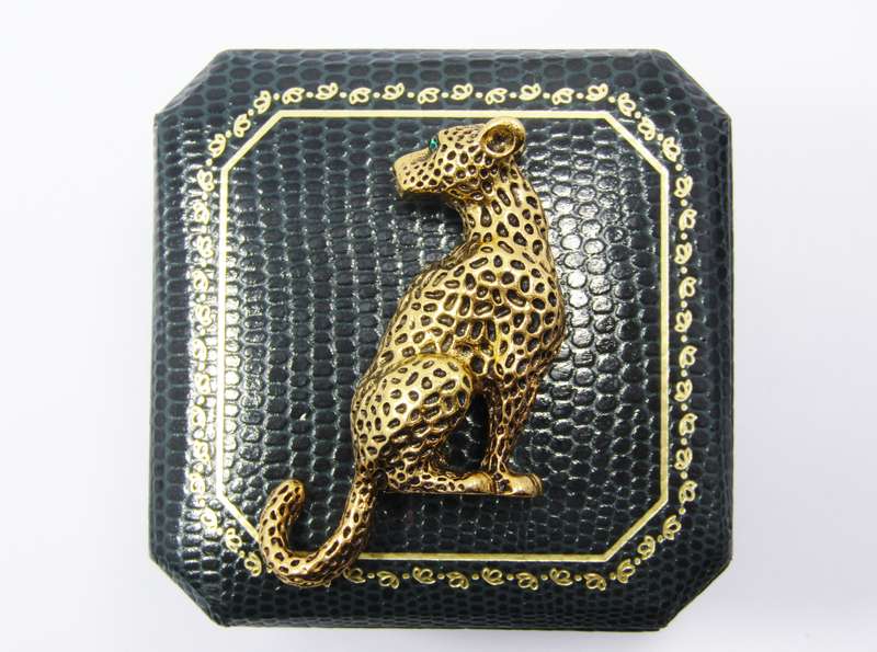 A Gorgeous Gold Tone Detailed Leopard Brooch