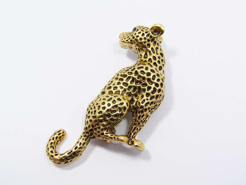 A Gorgeous Gold Tone Detailed Leopard Brooch