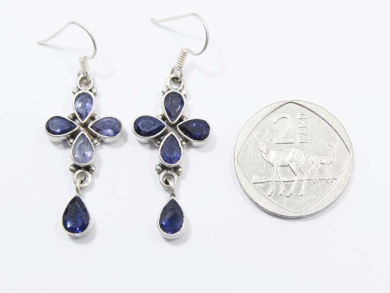 A Beautiful Pair of Amethyst Dangling Earrings in Sterling Silver.