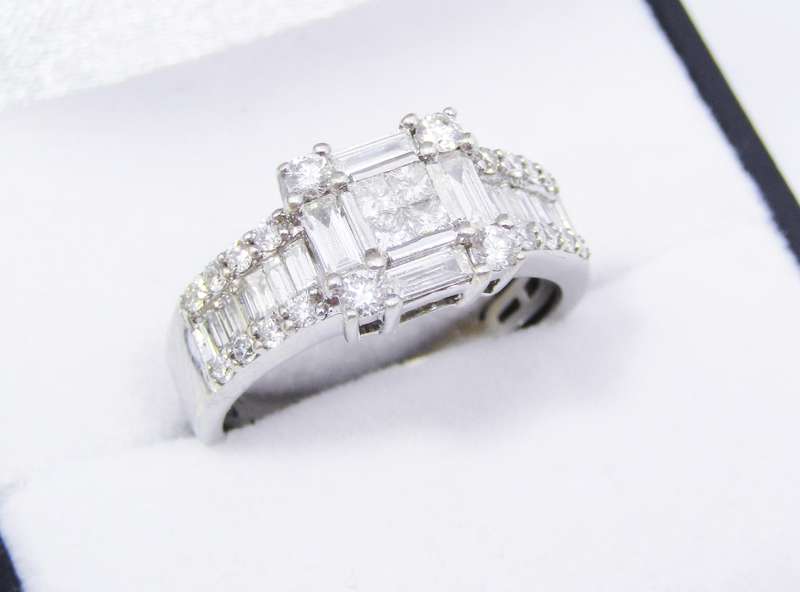 Exquisite! Sparkling 1.1CTW Diamond Ring in 9CT White Gold