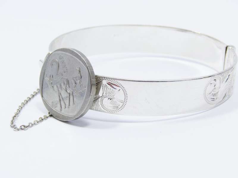 A Gorgeous Weighty Vintage Design Engraved Hinged Bangle in Sterling Silver.